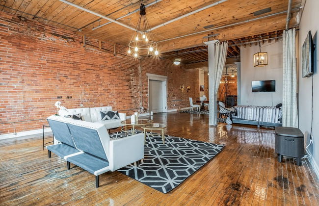 Queen G Investments 1 Bedroom Apts by RedAwning - Foto 16