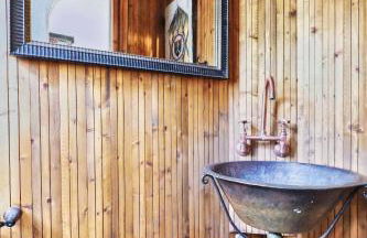 Historic Tudor Home, Heated Pool - Photo 43