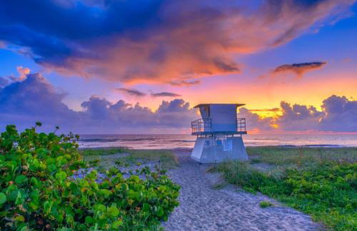 Tropical PoolHome Walk to Shops Near Beach - Foto 39