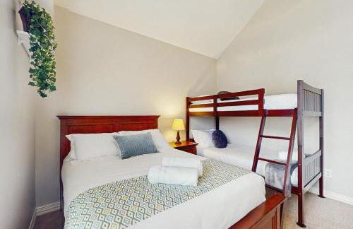 Pool and Outdoor Bar! Spacious Getaway in Sachse - Foto 21