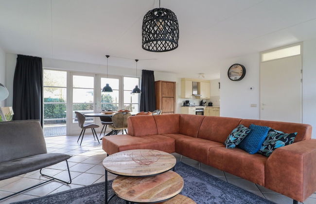 Thatched Villa With Bath in a Holiday Park - Foto 12