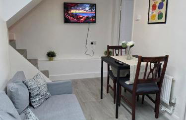 Private Basement Flat - Photo 1