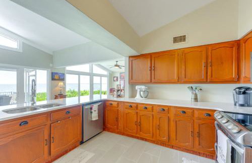 Family Home with Stunning Water Views in Tavares! - Photo 14