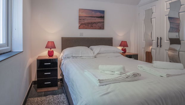 Manor View - 1 Bedroom Apartment - Pendine - Photo 3, Room