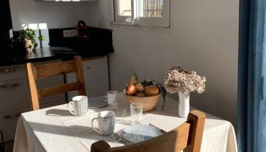 Charmante maisonnette proche du centre du village - Foto 2