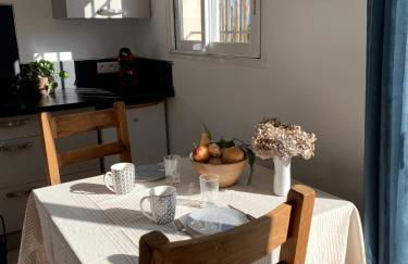 Charmante maisonnette proche du centre du village - Foto 2