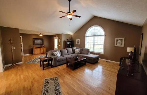 Fenced backyard! 6 miles to Cookeville Boat Dock! - Foto 8