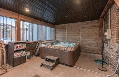 Historic Yellowstone Saloon - Foto 60