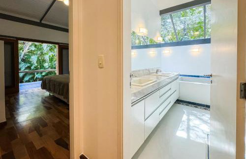 Casa térrea de alto padrão com piscina e cozinha de cinema na Granja Viana - Foto 84