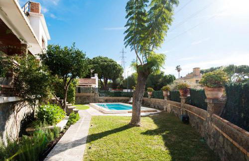 Queen Fabiola Villa, spacius home with private Pool in east Malaga - Photo 9