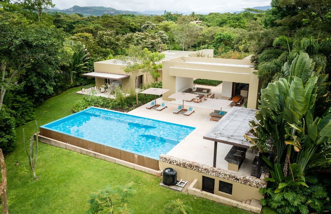 w Amazing 4BR Villa at Mesa de Yeguas - Photo 1