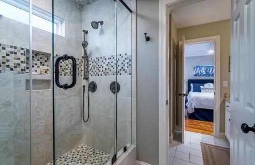 Backyard Oasis- Steps 2 Beach, Private Pool & Bar, Sleeps 16, 7 Bedrooms 5 and a half bathrooms "The Lucky Penny" - Foto 45