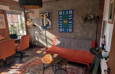 Creative Warehouse Conversion & Plant Haven - Foto 3