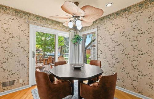 NEW! 4BR I Indoor Pool on the Bay in Boat Town USA - Foto 65