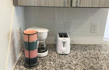 Chic 1BHK Haven Quiet & Relaxing Near Austin - Photo 9