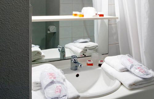 Séjours & Affaires Rennes Longs Champs - Foto 27