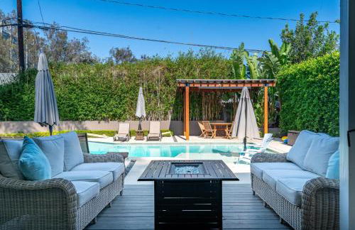 Modern Pool house with hot tub and relaxing backyard - Foto 35