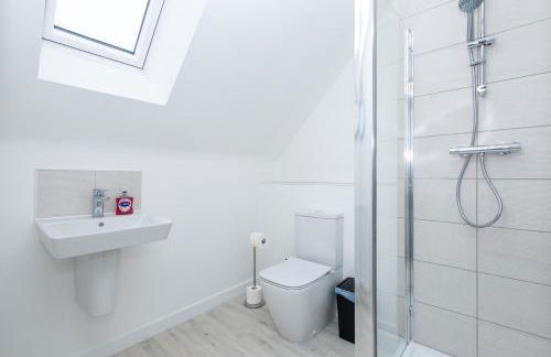 Willow by Alt-Stay - 3 Bed Home - Parking, WiFi & EV Plug - Contractors & Relocations - Weekly & Monthly Rates - Foto 6