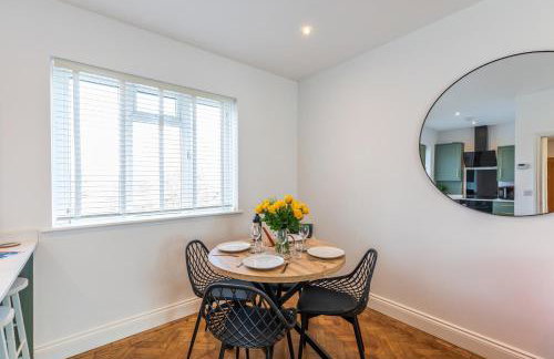 Spacious 2-Bed Flat with Panoramic Views - Foto 22