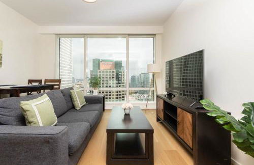 Snug 3BR HighRise with Pool, Spa & Rooftop Views - Foto 42