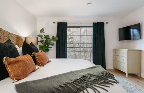 Smokys Landing Disc Golf Game Room Hot Tub - Photo 19