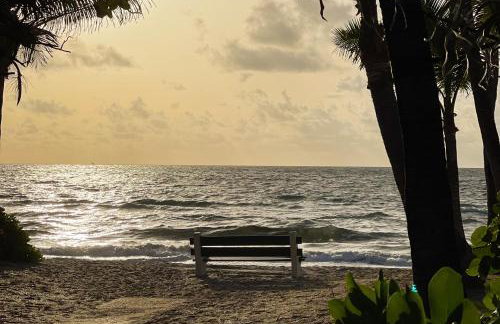 Walk to Hollywood Beach: Luxury Family Getaway! - Photo 43