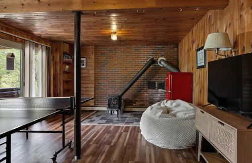 Cozy Athens Cabin on the Lake with Hot Tub & Backyard - Foto 18