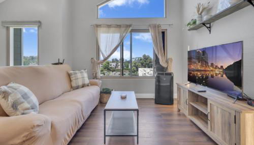 Point Loma 2BR Townhome w Parking in Prime Location - Foto 3