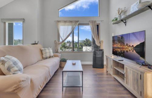 Point Loma 2BR Townhome w Parking in Prime Location - Foto 3