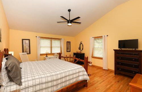 3-Story Private Cabin with Hot Tub and Fire Pit - Foto 27