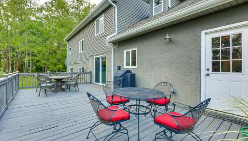 Large Yard with Pond Family Retreat in New Albany! - Foto 1