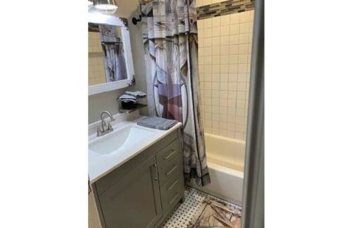 StockYards!-1 block away ! Cowboy Cottage sleeps 9 - Foto 8