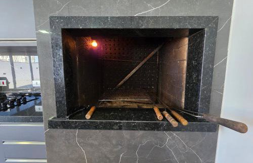 Casa novíssima com piscina ao lado do Centro - Foto 16