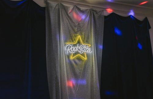 LA Karaoke Fire Pit Ping-Pong Cowboy Pool - Foto 13