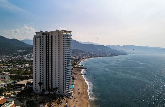 Oceanfront 1BR with Balcony & Pool - Foto 37