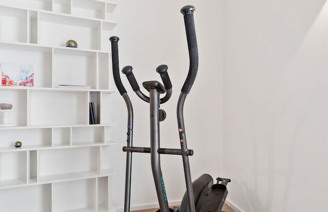 Modern Apt Old Town w Panoramic View ID4 - Photo 21