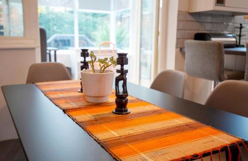 Pass the Keys Spacious and modern house with Free Parking - Photo 26