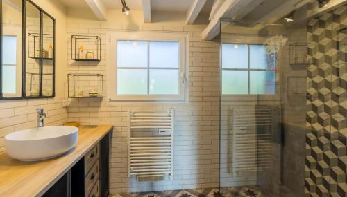 La Ruchaude Enchantée - Grand jardin et sauna - Foto 5, Shower