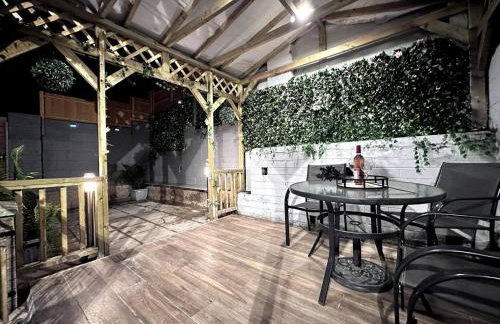 Gorgeous Graceful Getaway w Gazebo - Tylorstown - Foto 26