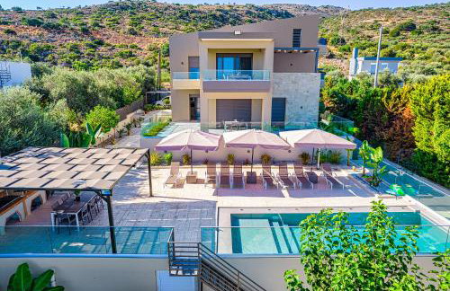 Chris and Stratos villa with private ecologic pool and kid's playground! - Foto 1