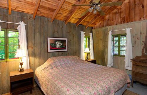 Charming Five-Person Cabin Rental in Connecticut River Valley of New Hampshire - Foto 3