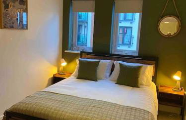 Luxury 2 Bedroom waterfront apartment with balcony - Foto 33
