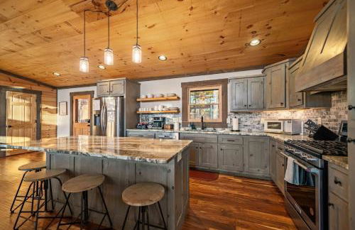 Chardonnay Chalet - Luxe Modern Chalet - Hot Tub, Wi-Fi, Fire Pit, Game Room, Amazing Deck - 15 min to Blue Ridge - Foto 12