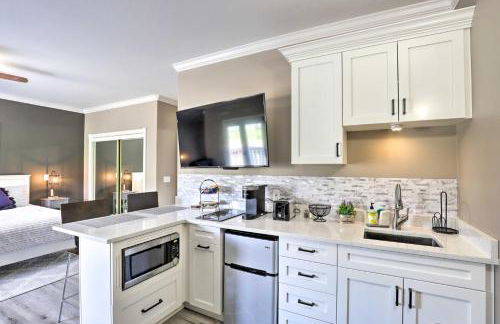 Peaceful Midway Studio with Mountain and Golf Views! - Photo 13