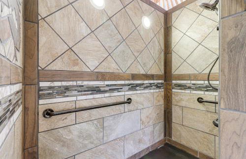 Glamping with Mountain Views! Newport Yurt Retreat! - Foto 19