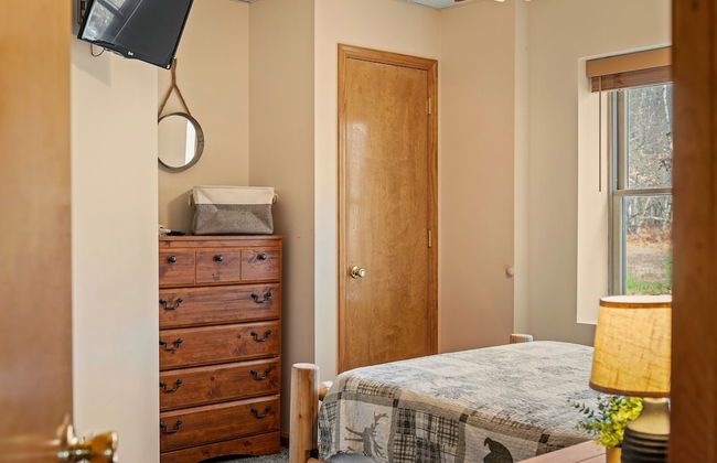 Lake View Chalet by Avantstay Lake Access Deck - Photo 37