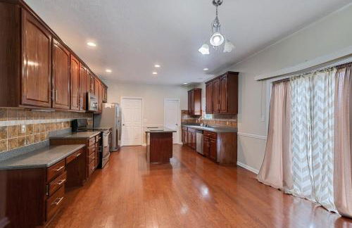 Incredibly Spacious Carmel Home with Fully Equipped Kitchen - 4700 Sq Ft! Sleeps 15! Pet Friendly! home - Foto 15