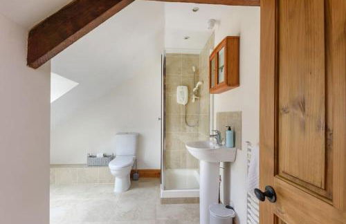 10 Bed Stunning House in village, with Hot Tub - Photo 14