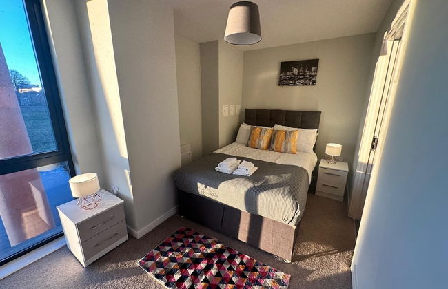 Adelphi Wharf Apartments by Beehosting - Photo 19