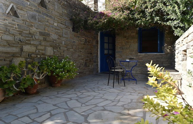 Sophia Villa Paros - Beachfront Villa at Lolantonis - Photo 43